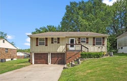 1216 NW Somerset Court, Blue Springs, MO 64015