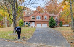 9 Rutherford Court, Jackson, NJ 08527