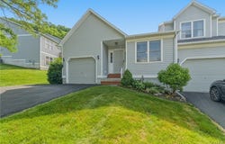 193 Timber Wolf Circle, Syracuse, NY 13209