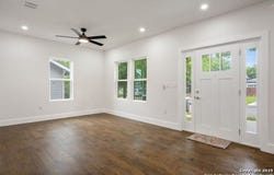 1030 elsmere, San Antonio, TX 78201