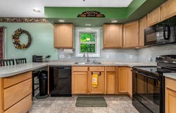 10 West Ave, Webster, MA 01570