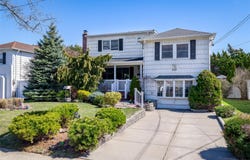 228 McKinley Avenue, Island Park, NY 11558
