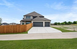 409 Newpark Boulevard, DeSoto, TX 75115