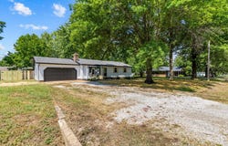 907 S Oak Street, Buffalo, MO 65622