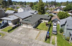 160 W BERKELEY St, Gladstone, OR 97027