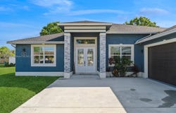 5402 Hickory Dr, Fort Pierce, FL 34982