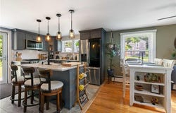 16 Smith Street, Bristol, RI 02890
