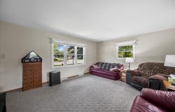525 E Fitzsimmons Rd, Oak Creek, WI 53154