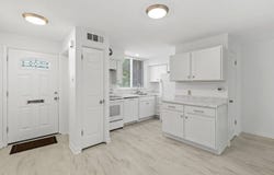 32 Tower Hill Ct, Olivette, MO 63132