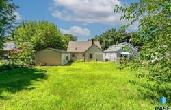 1924 S Walts Ave, Sioux Falls, SD 57105