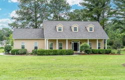 421 Drake Dr, Douglas, GA 31535