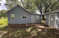 230 S 1st St, Moville, IA 51039