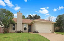116 Grand Meadow Drive, Fort Worth, TX 76108