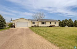 25882 Skunk Creek Ave, Hartford, SD 57033