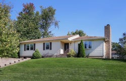 1 Longfellow Ln, Clark Twp., NJ 07066-1638