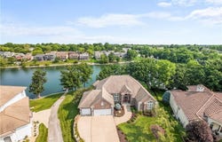 724 NE Seabrook Circle, Lee's Summit, MO 64064