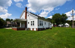 206 5th street Street, Ravenna, KY 40472