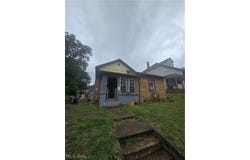 24 Maple Avenue SE, Massillon, OH 44646