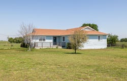215 County Road 489, Elgin, TX 78621