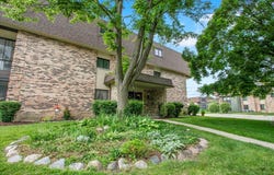 9178 South Road E, Palos Hills, IL 60465