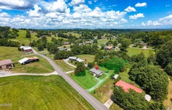 2764 Roberts Rd, Kodak, TN 37764