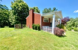 56 Haislop St, Washington, WV 26181