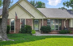 207 Stone Canyon Drive, Highland Village, TX 75077