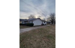 322 4th, Iola, KS 66749