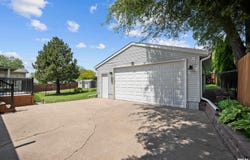2614 W 59TH Street, Davenport, IA 52806