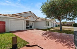 19045 NW 86th Ave, Hialeah, FL 33015