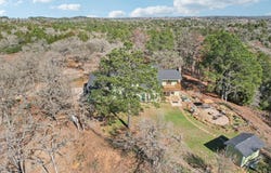 407 Country Ln, McDade, TX 78650