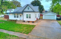 222 E Pecan Street, Coweta, OK 74429