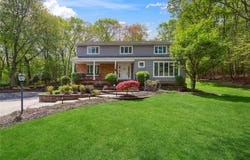 6 York Court, Northport, NY 11768
