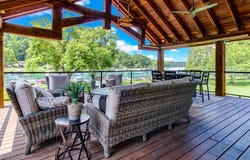 196 E Mohawk Drive, Malvern, OH 44644