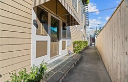 18 State Street, Bristol, RI 02809