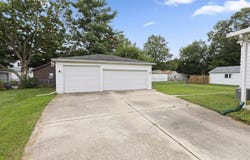 345 PENNSYLVANIA Avenue, LOVES PARK, IL 61111