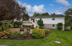 18 PINEWOOD Avenue, EPHRATA, PA 17522