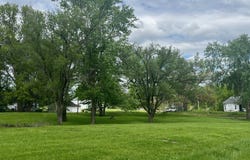 103 E 4th St, Laredo, MO 64652