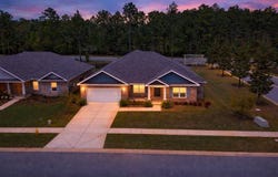 18  W Sky Way, Freeport, FL 32439