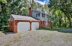 28 Shannopin Dr, Ohio Twp, PA 15202