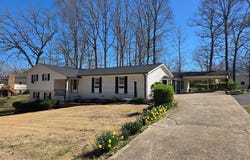 140 Swayne, PARIS, TN 38242