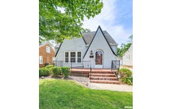 418 W LAWNDALE Avenue, Peoria, IL 61604