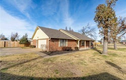 850 S Chateau Drive, Rogers, AR 72758