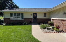 610  E Maple, Sutton, NE 68979