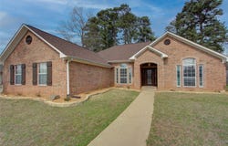 122 Corley Circle, Wake Village, TX 75501