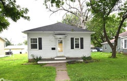411 N Iowa Avenue, Eagle Grove, IA 50533