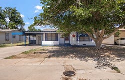 704 S Ave C, Kermit, TX 79745