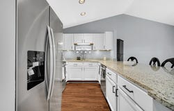 9821 Parkway Drive, Highland, IN 46322