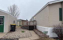 2027 Roundtable Rd, North Mankato, MN 56003