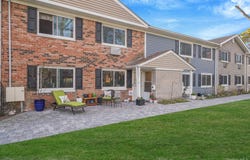 40 W 4th St, Patchogue, NY 11772